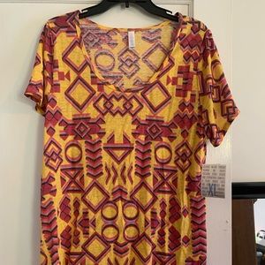 Never worn Lularoe classic tee